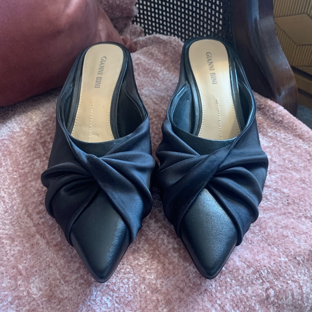 Gianni Bini kitten heel mules